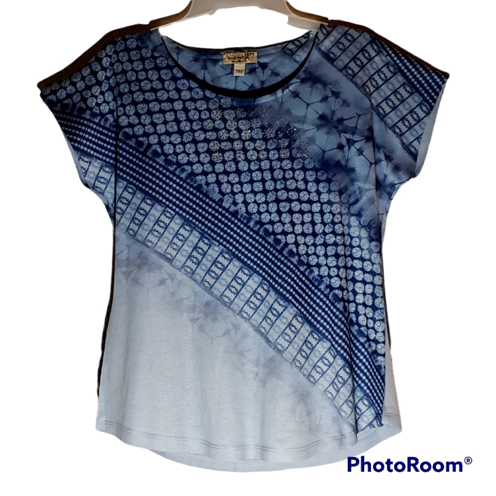 One World ladies small baddazed front pullover Top.